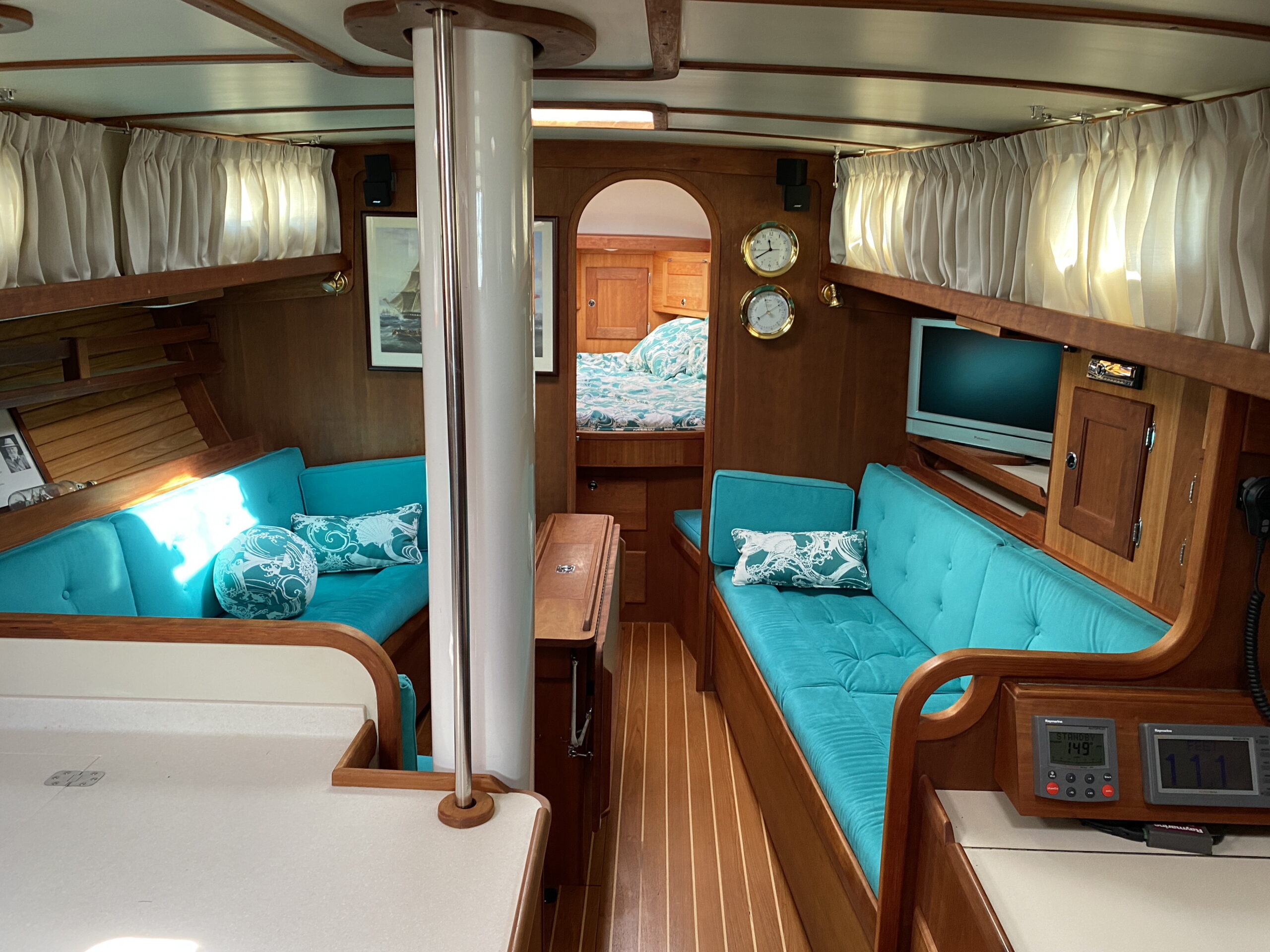 Main Salon Full View